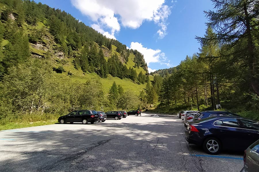 Parcheggio di Cologno presso l'Alpe Devero