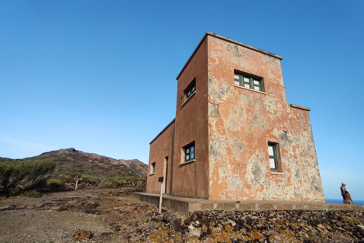 Monte Vulcano. a Linosa