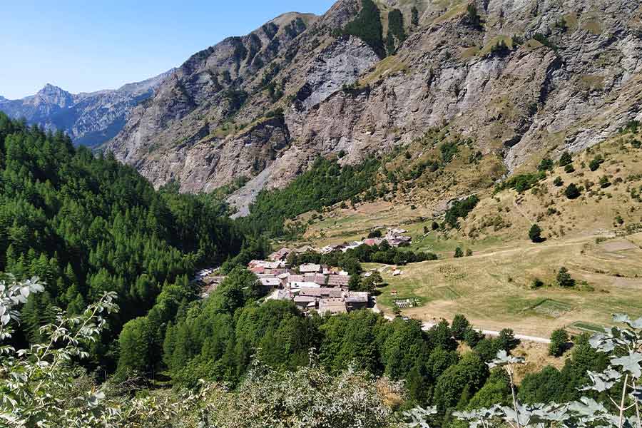 Vista su Rochemolles in Val di Susa