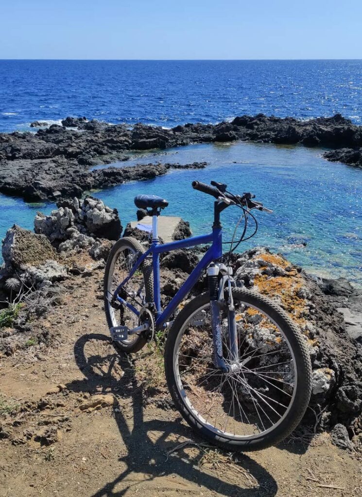 Come muoversi a Linosa in bici o a piedi