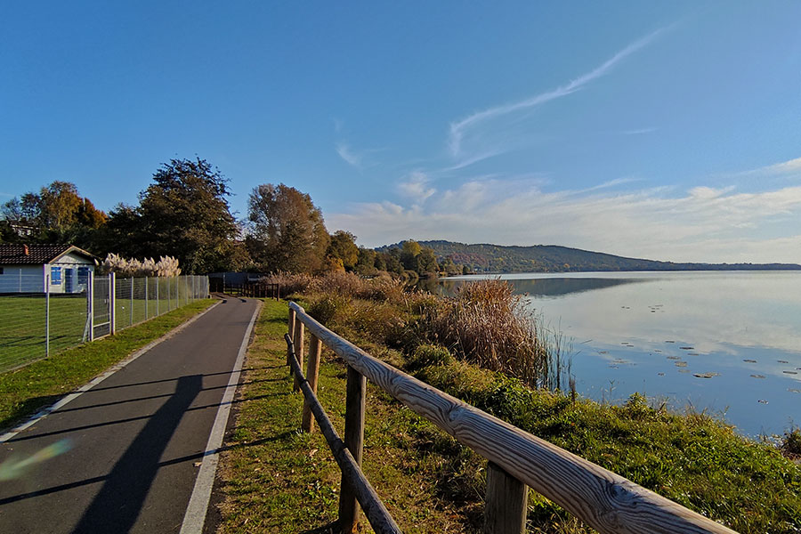 Pista ciclabile del lago di Comabbio