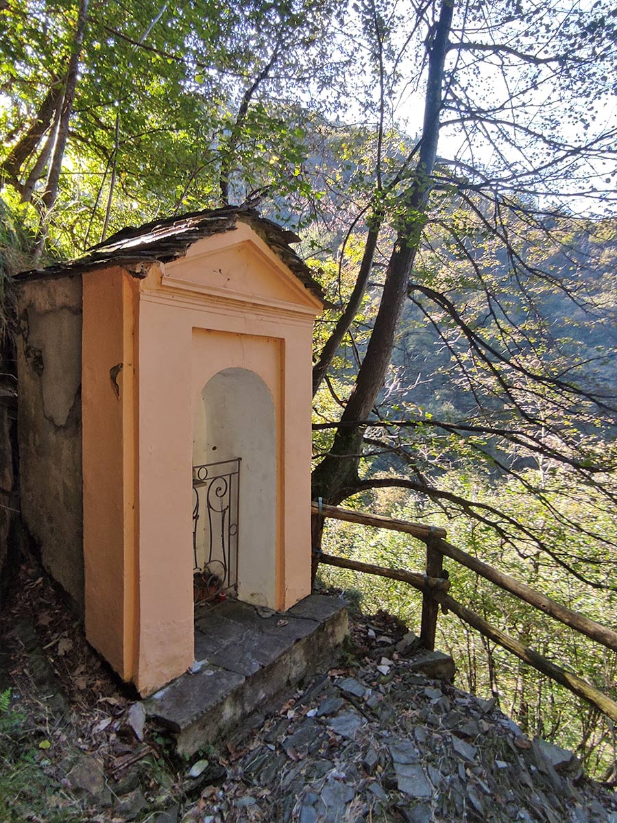 Trekking a Monteviasco - Mulattiera