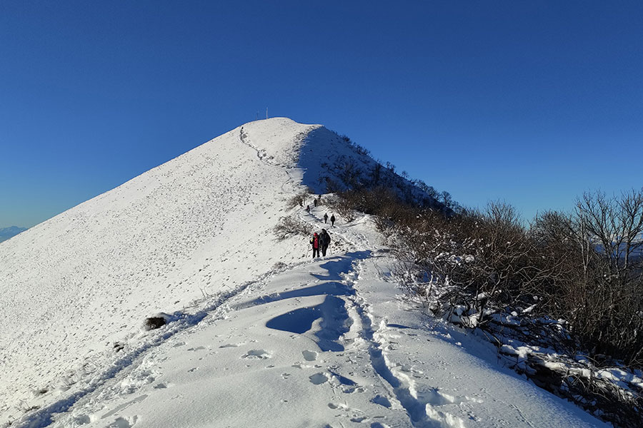 Vetta innevata del monte San Primo