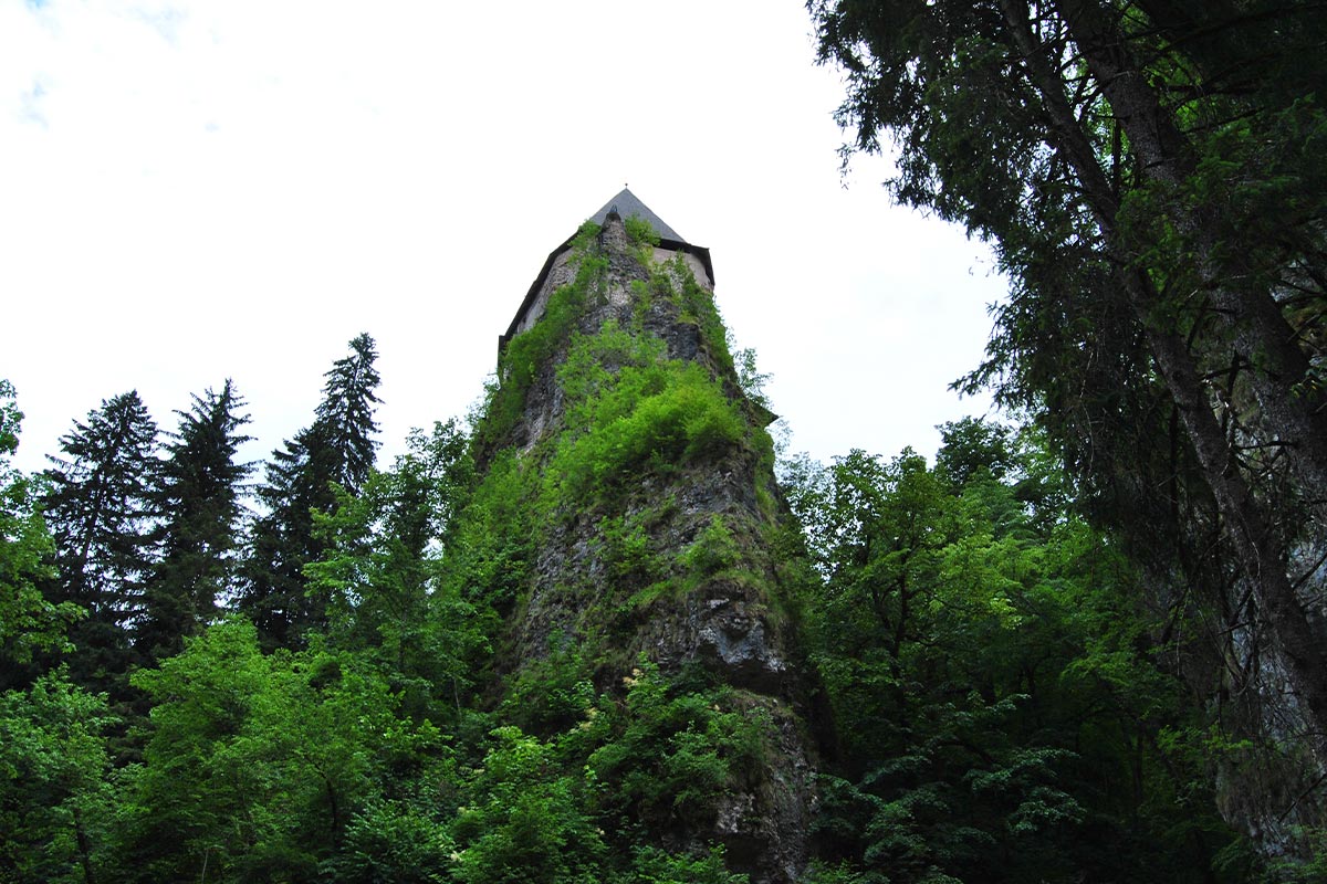 Sentiero nella roccia per l'eremo di San Romedio