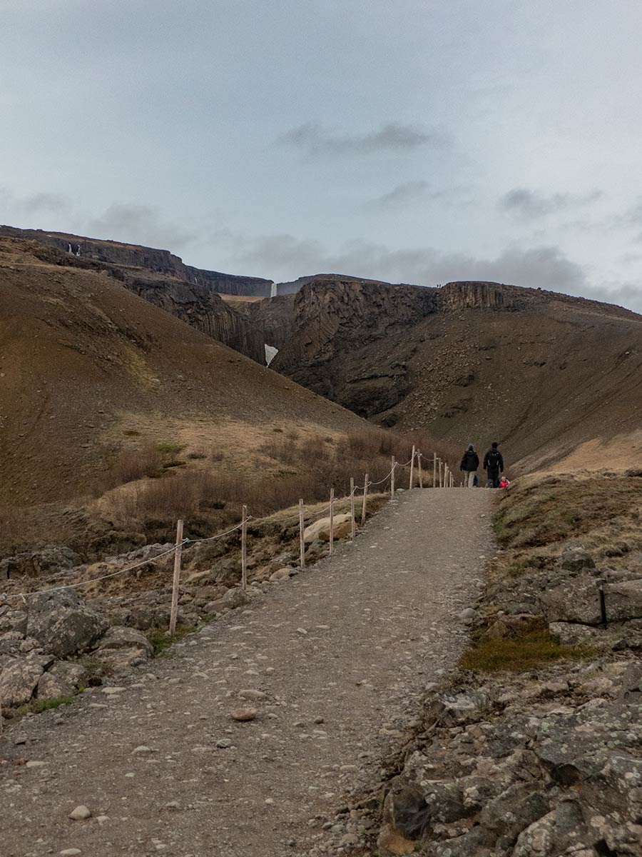 Trekking cascata in Islanda