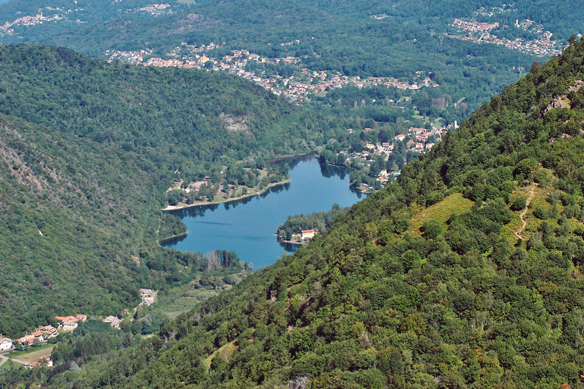 Lago di Ghirla visto dal Poncione di Ganna