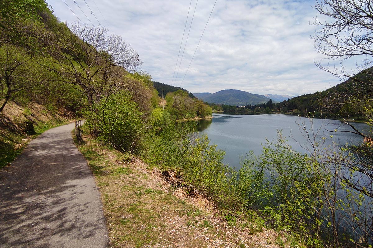 Vista sul lago di Ghirla