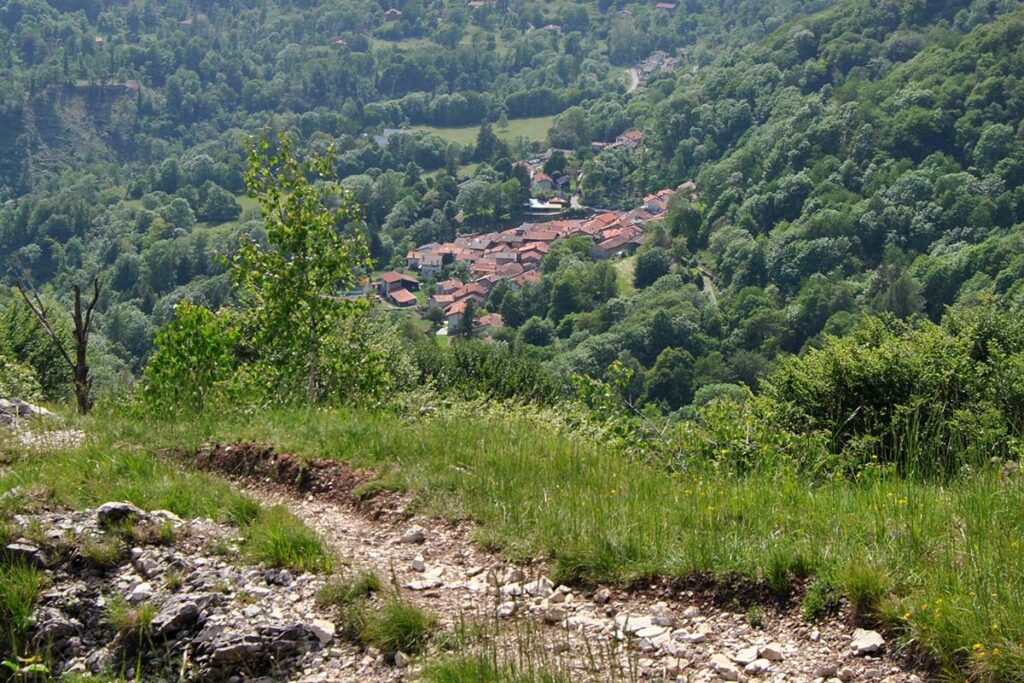 Vista sul paese di Vararo